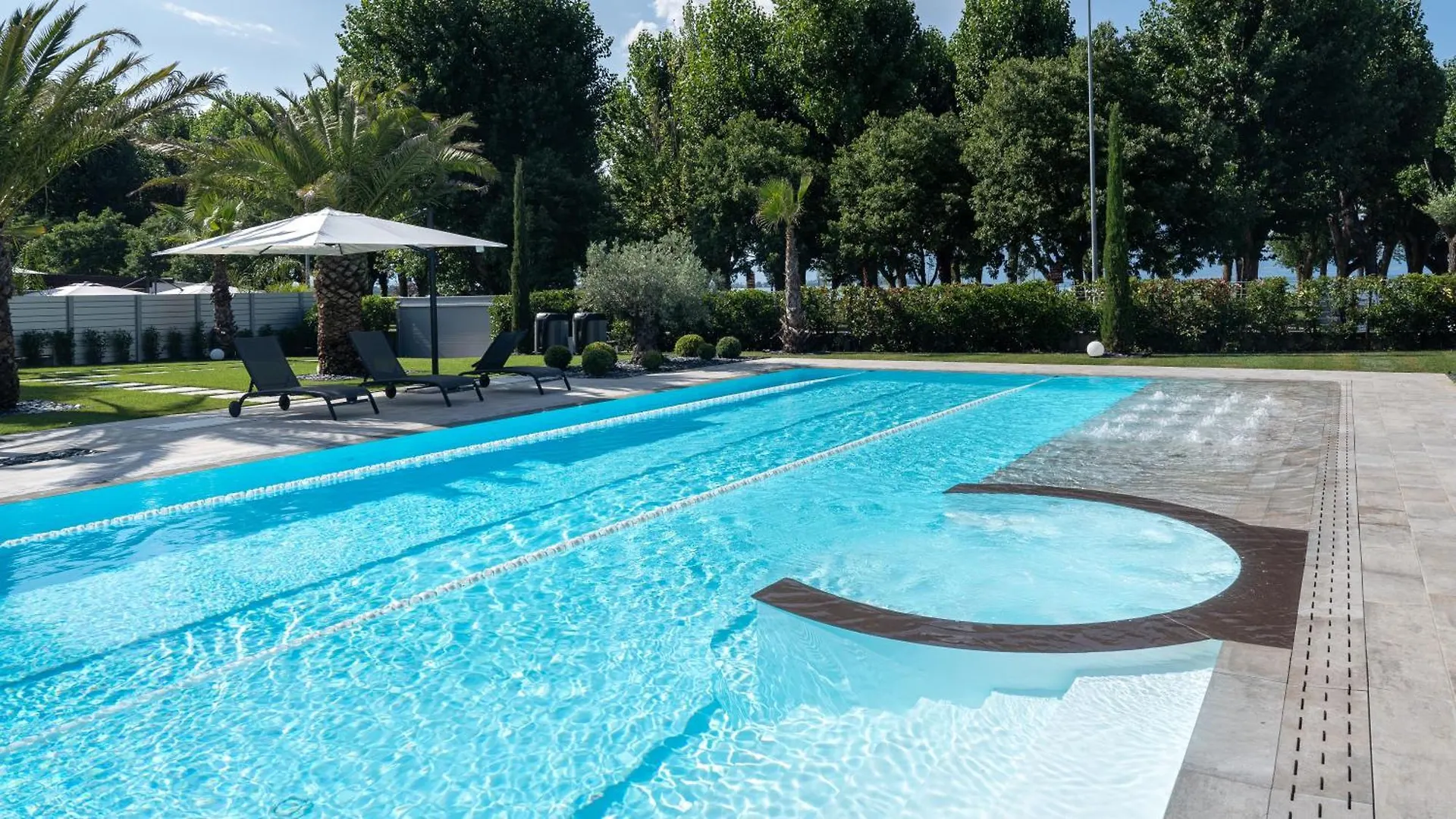 Villa Sirmione Front Lake