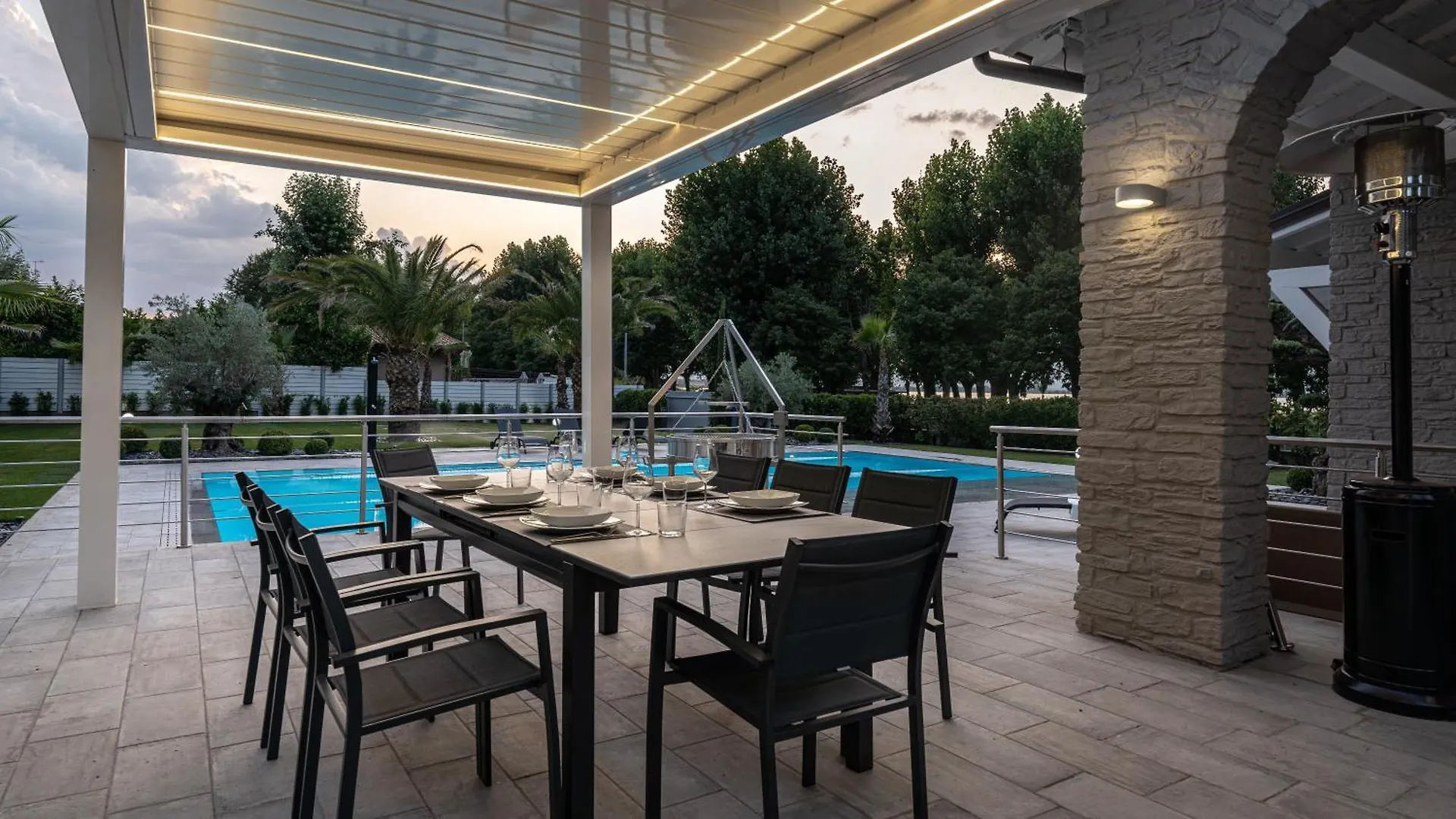 Villa Sirmione Front Lake