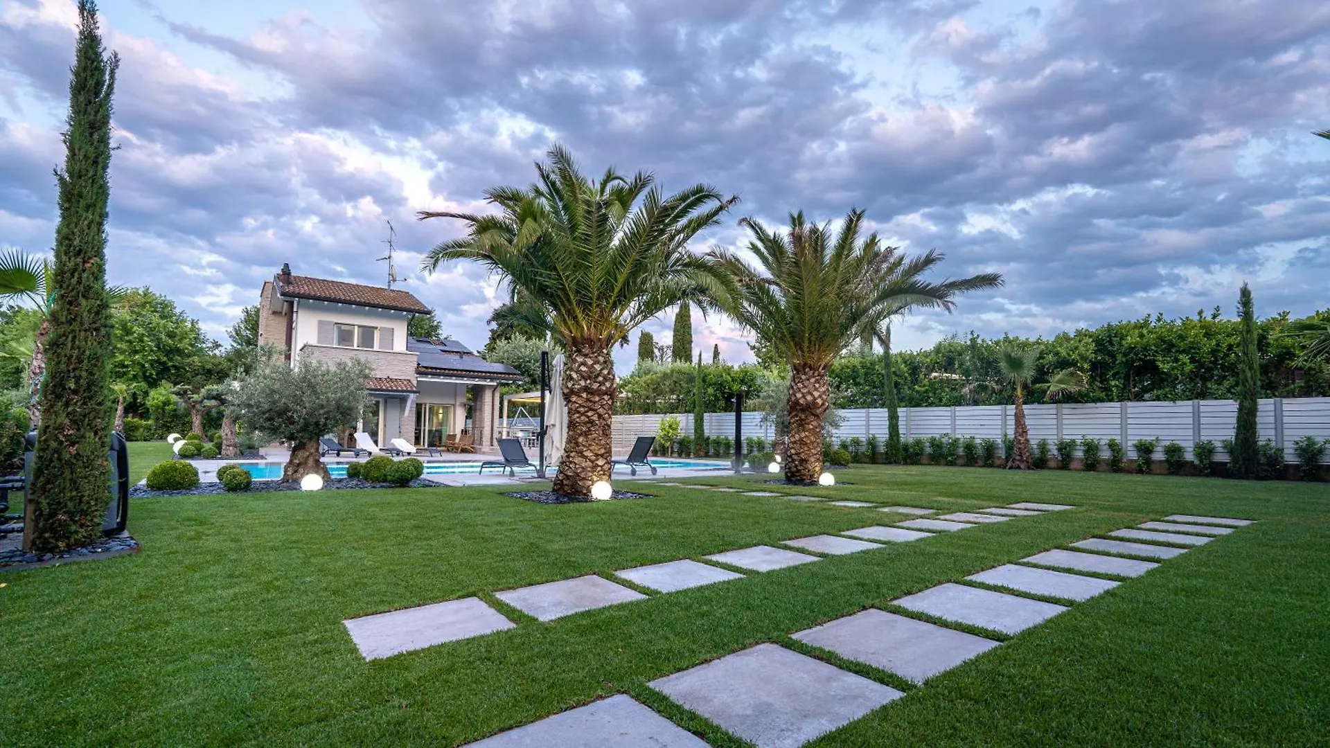 Villa Sirmione Front Lake